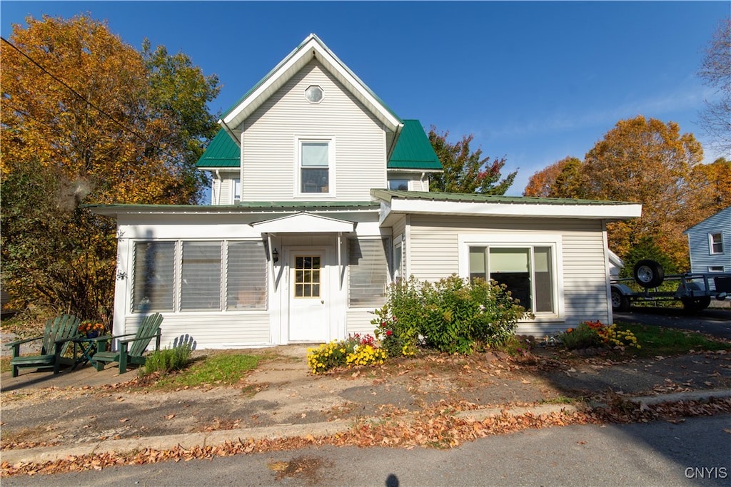 view of front property