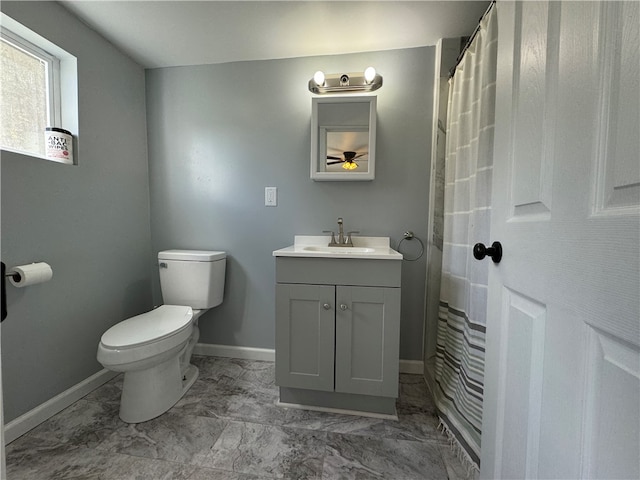 bathroom featuring a shower with curtain, vanity, and toilet