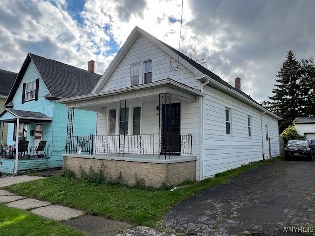 bungalow featuring covered porch