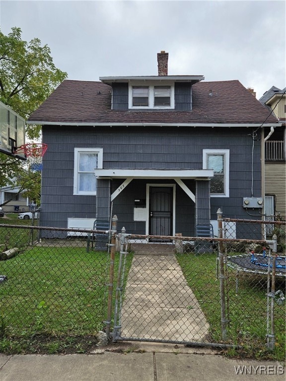 view of front of house featuring a front yard