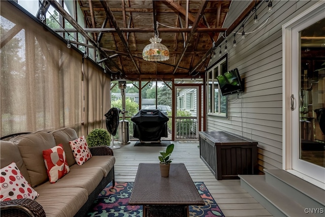 sunroom with vaulted ceiling