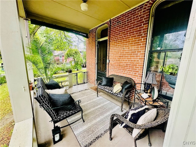 balcony featuring ceiling fan