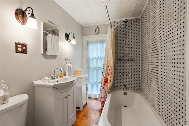 full bathroom featuring vanity, wood-type flooring, shower / bathtub combination with curtain, crown molding, and toilet