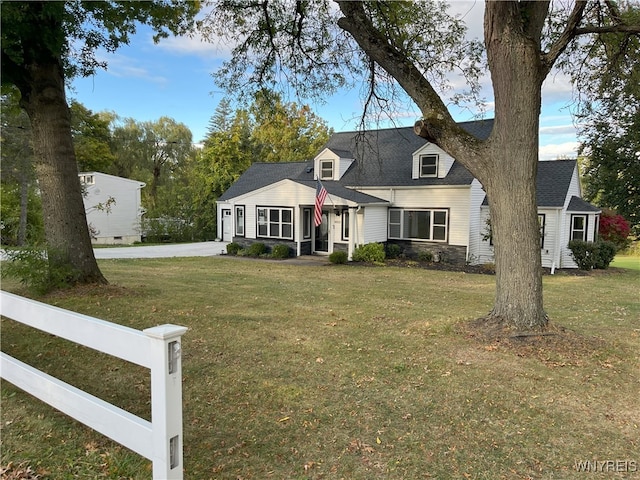 cape cod-style house with a front yard