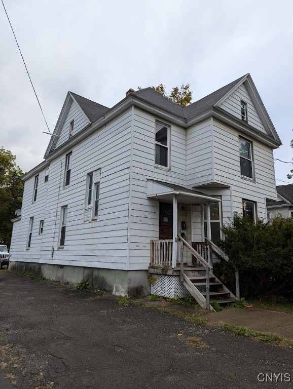 view of front of property