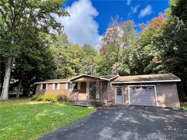 view of front facade featuring a front yard, a garage, and covered porch