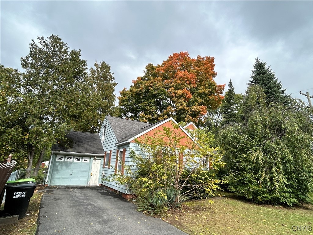 view of front of house featuring a garage