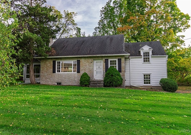 view of front of house with a front lawn