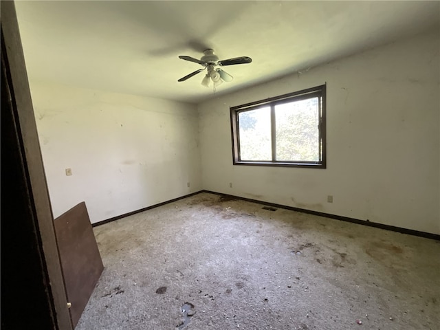 empty room with ceiling fan