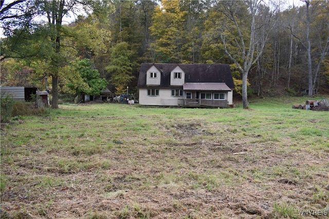 view of front of property with a front lawn