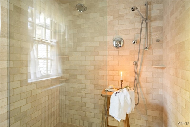 bathroom featuring tiled shower