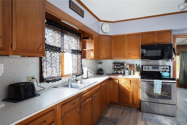 kitchen featuring sink, tasteful backsplash, stainless steel electric range, wood-type flooring, and crown molding