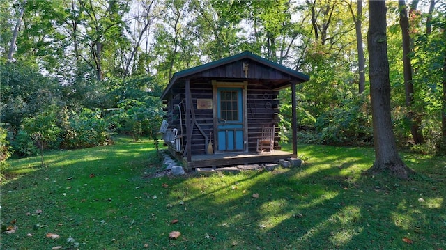 view of outdoor structure featuring a yard