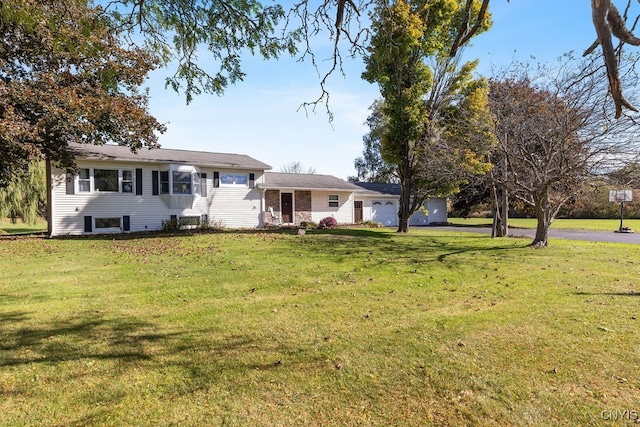 view of front of house featuring a front yard