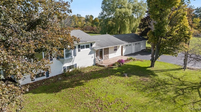 view of front of home featuring a front lawn and a garage