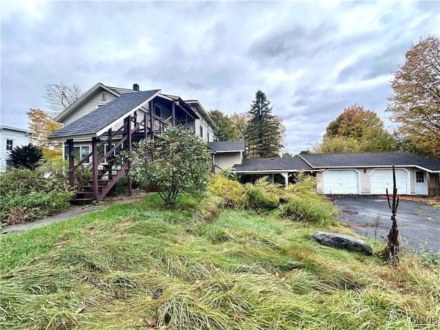 view of front of house featuring a garage