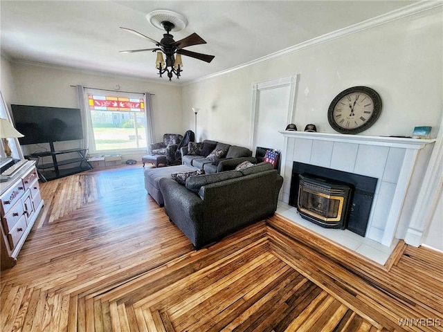 living room with ornamental molding, ceiling fan, and light parquet flooring