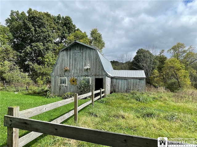 view of outbuilding