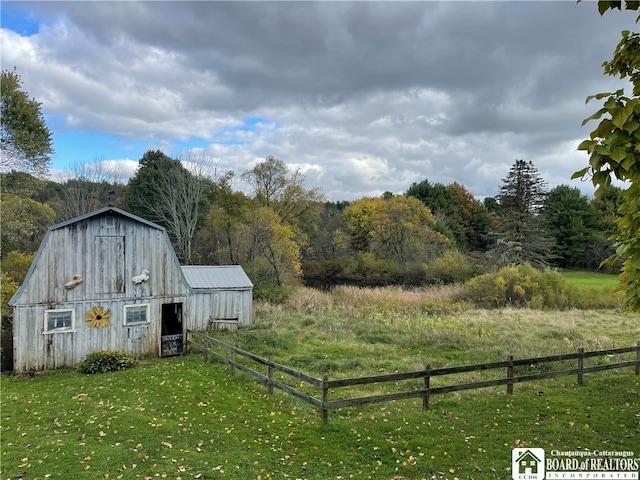 view of yard with a rural view and an outdoor structure