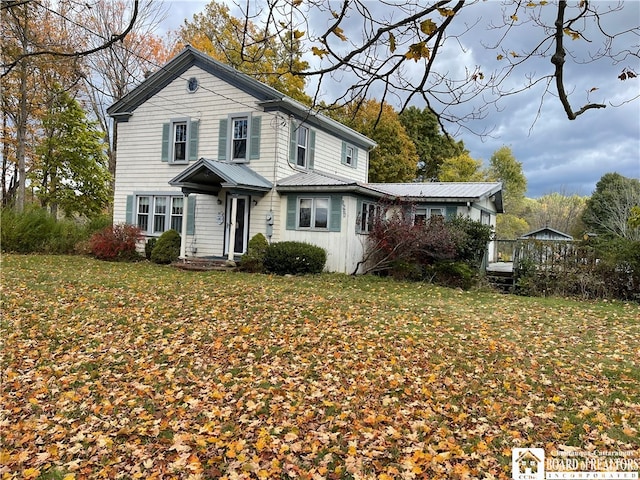 front facade featuring a front lawn