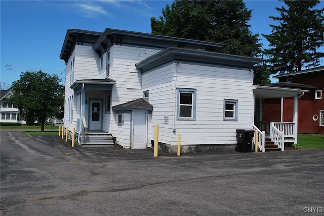 view of front of property