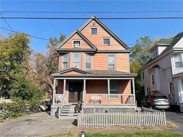 view of front of house featuring a porch