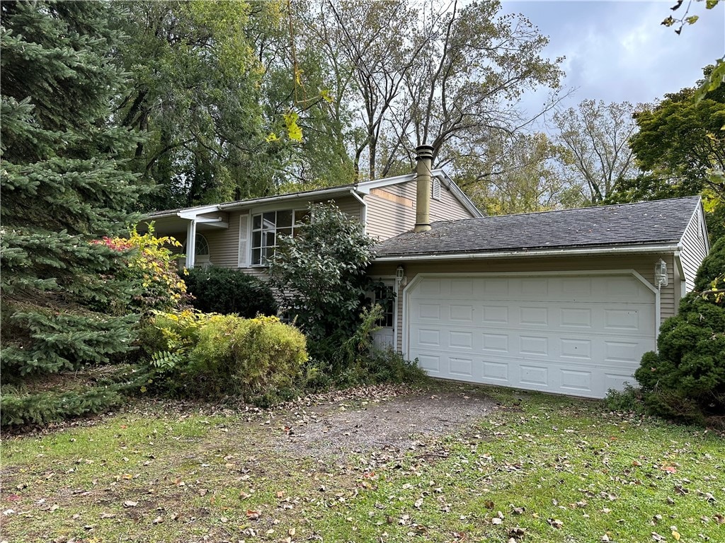 view of front of home featuring a garage