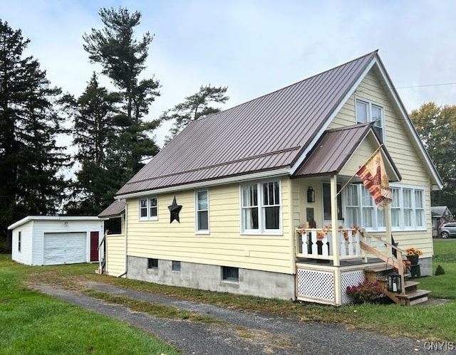 view of front of property featuring an outdoor structure and a garage