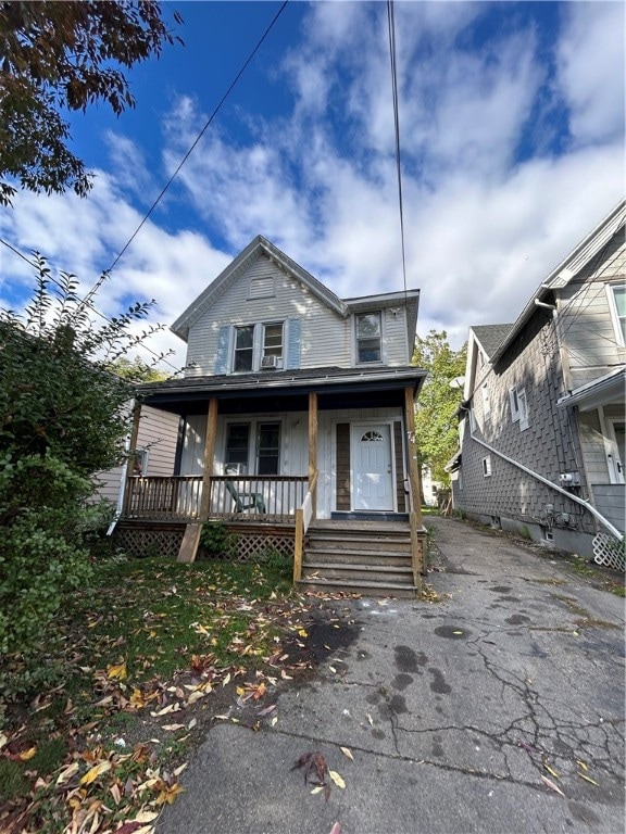 view of front of property with covered porch