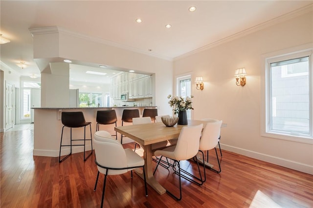 dining area featuring crown molding, recessed lighting, wood finished floors, and baseboards