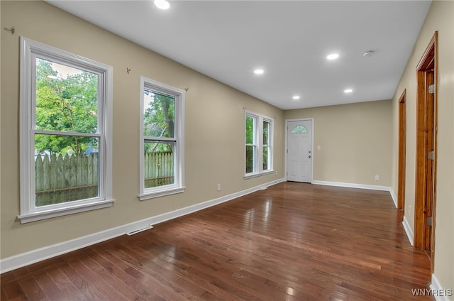 767 W Ave, Buffalo, NY 14213 - unfurnished room featuring dark wood-style flooring, baseboards, recessed lighting, and a smoke detector