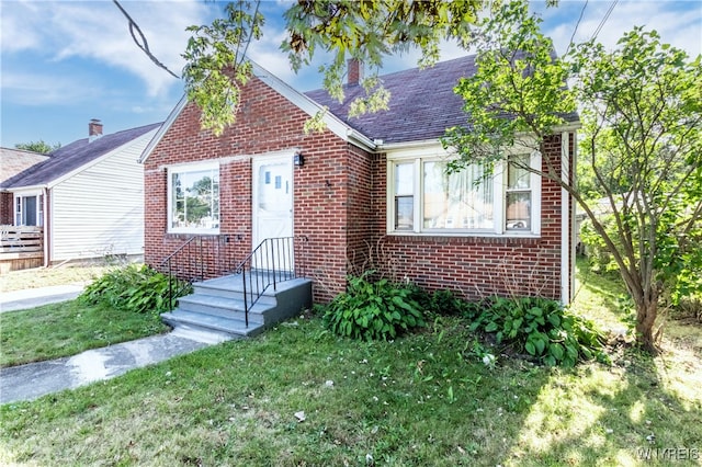 view of front of home with a front lawn