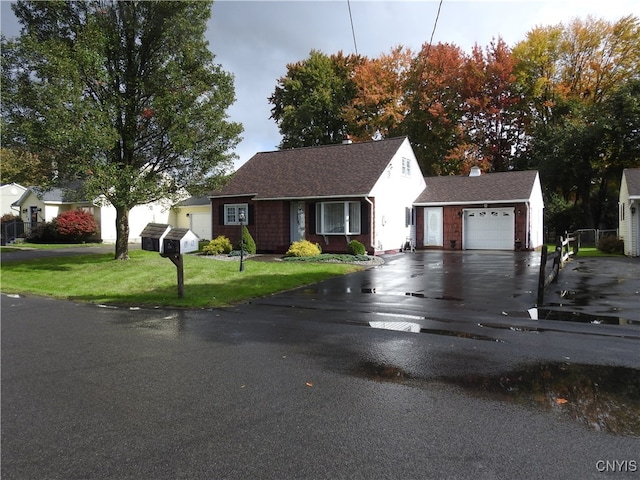 view of front of home featuring a front lawn and a garage