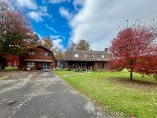 view of front of house with a front yard