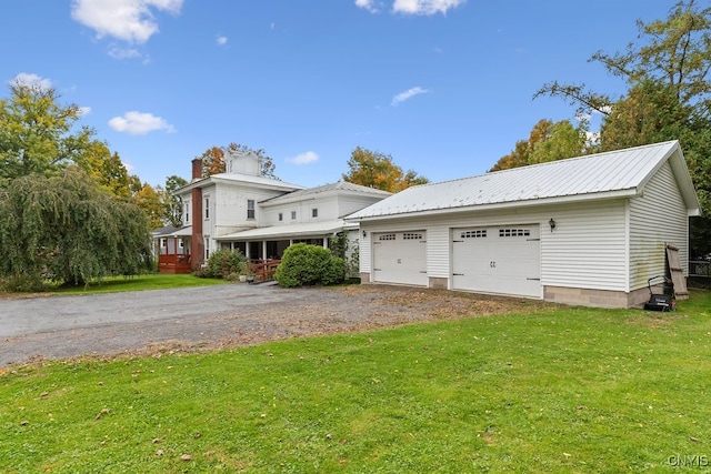 view of front of property featuring a front yard and a garage