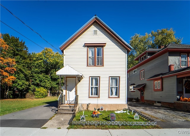 view of front property