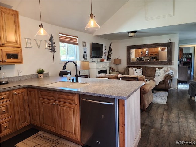 kitchen featuring dark wood-type flooring, kitchen peninsula, sink, vaulted ceiling, and pendant lighting