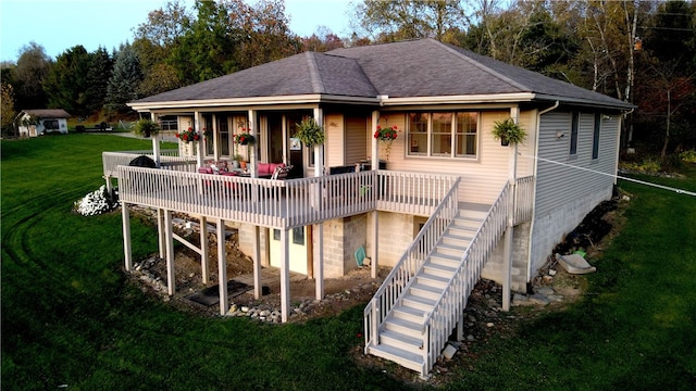 back of house featuring a yard