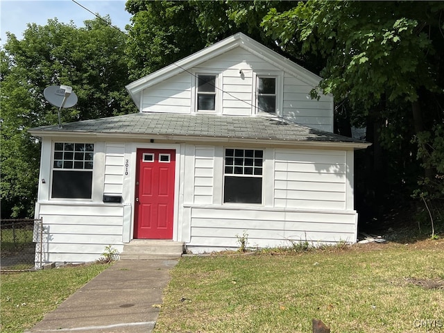 view of front of house with a front yard