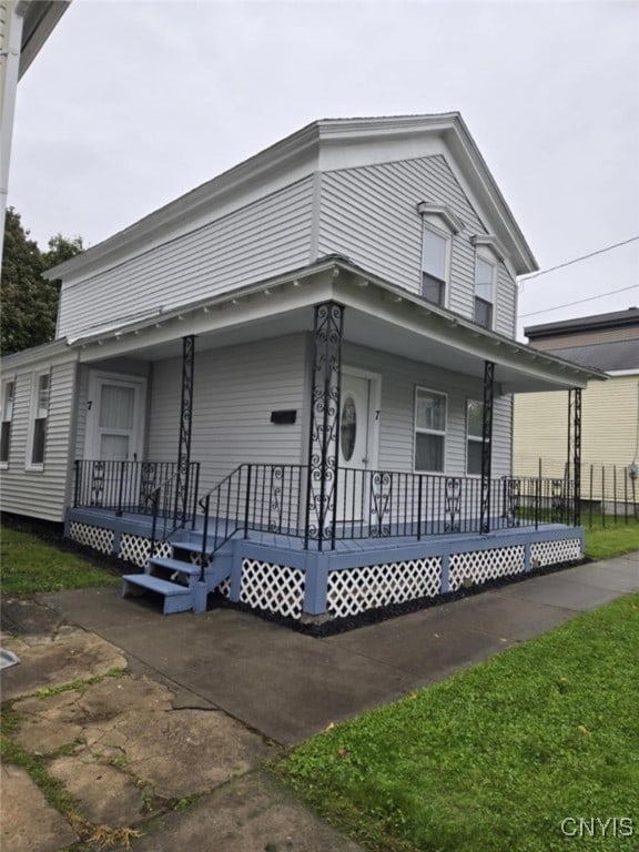 view of front facade featuring a porch