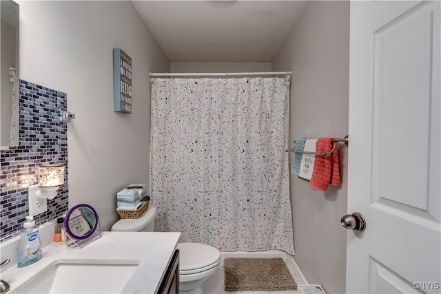 bathroom with vanity, toilet, decorative backsplash, and a shower with curtain