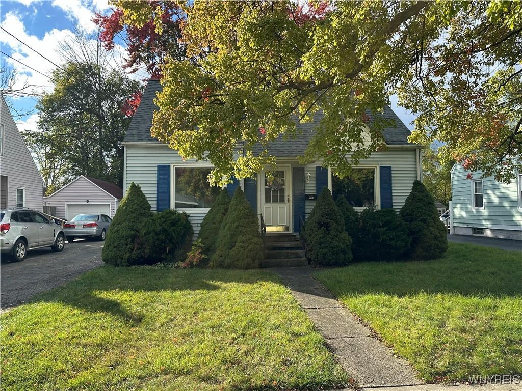 550 72nd St, Niagara Falls, NY 14304 - view of front of property with a front lawn