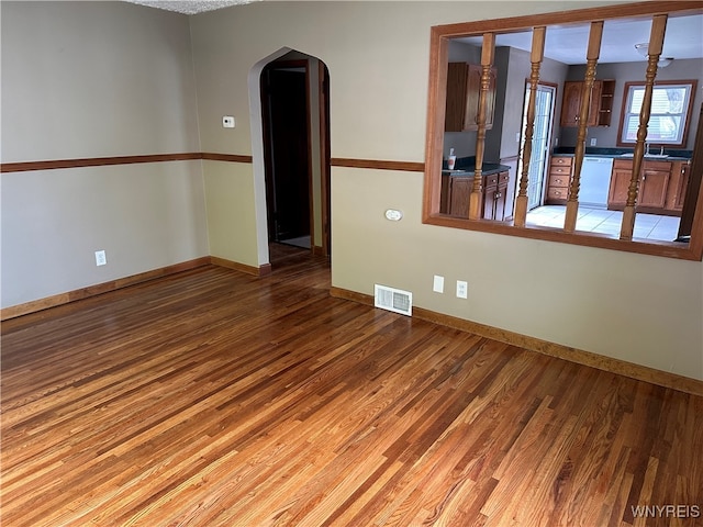 unfurnished room featuring dark wood-type flooring and sink