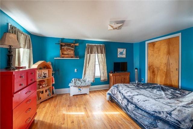 bedroom featuring baseboards and hardwood / wood-style flooring