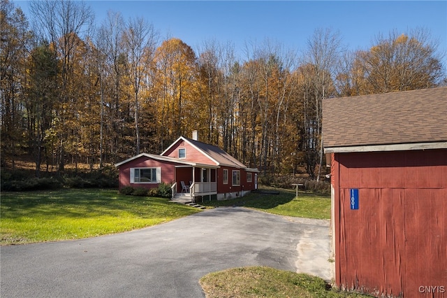 view of front of home with a front lawn