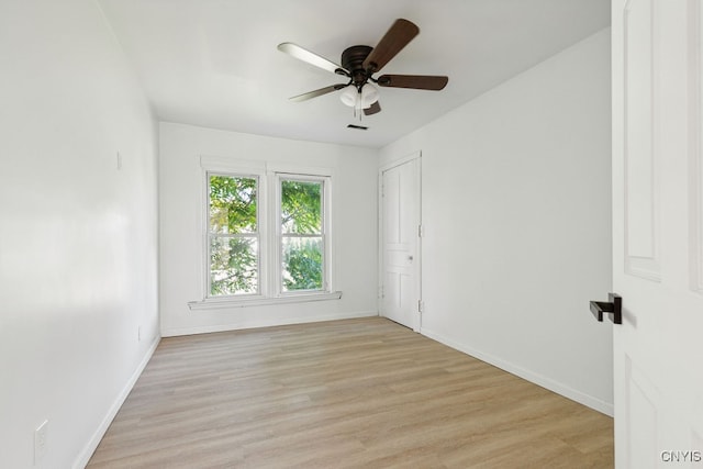 empty room featuring light hardwood / wood-style floors and ceiling fan