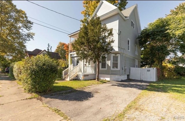 view of front facade with covered porch