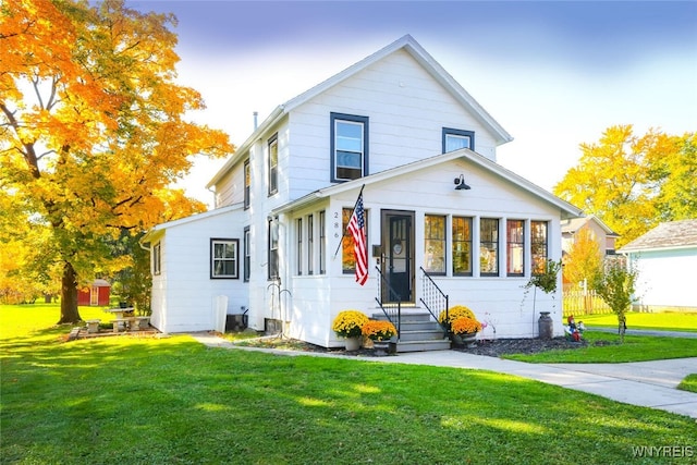 view of front of property with a front yard