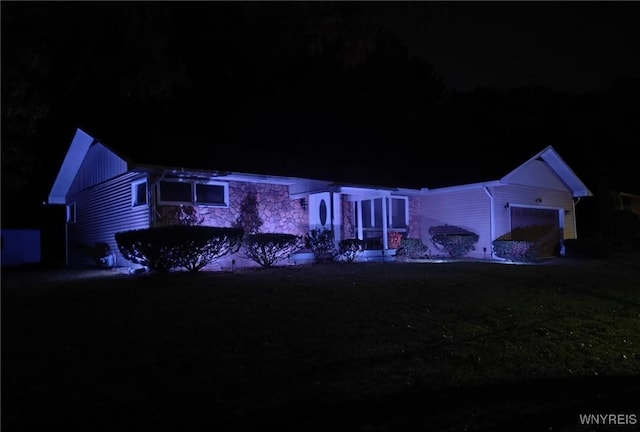 view of front facade featuring a garage