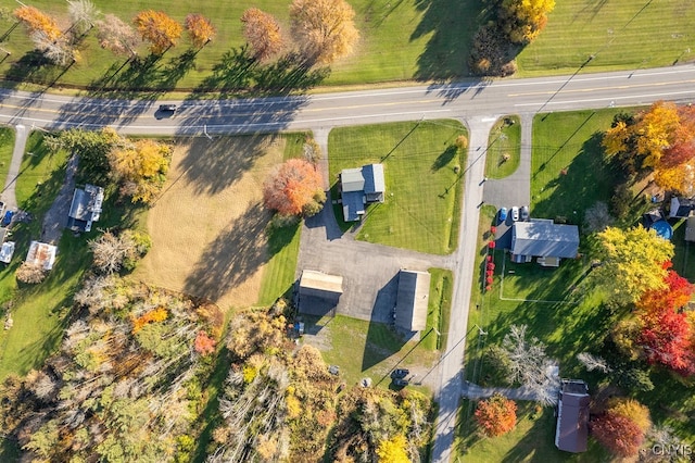 birds eye view of property featuring a rural view